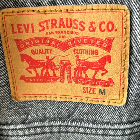 Man, jeans, jacket - Picture 1 of 6